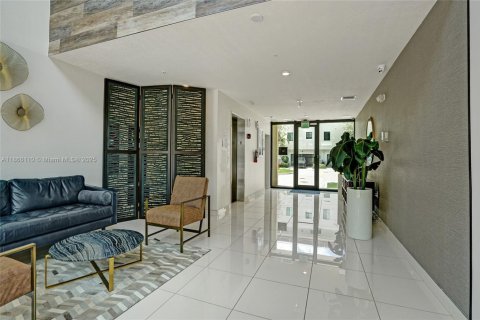 Condo in Doral, Florida, 3 bedrooms № 1920376 - photo 5