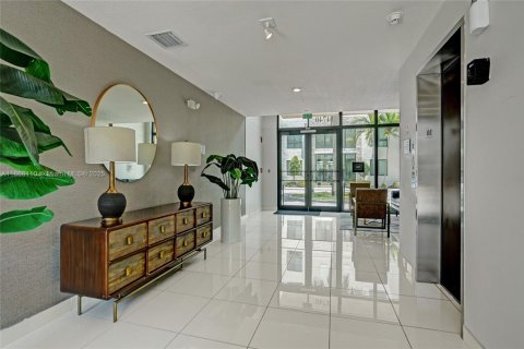 Condo in Doral, Florida, 3 bedrooms № 1920376 - photo 3