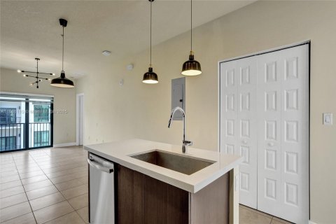 Condo in Doral, Florida, 3 bedrooms № 1920376 - photo 15