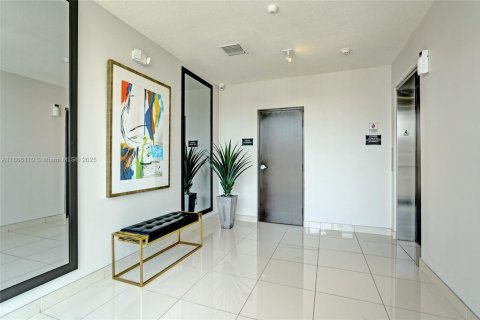 Condo in Doral, Florida, 3 bedrooms № 1920376 - photo 6