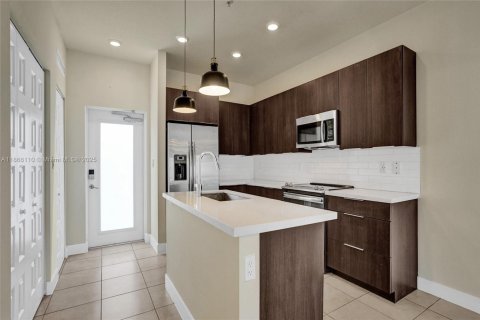 Condo in Doral, Florida, 3 bedrooms № 1920376 - photo 10