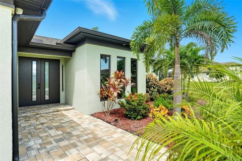 Casa en venta en Cape Coral, Florida, 3 dormitorios, 204.66 m2 № 1903721 - foto 1