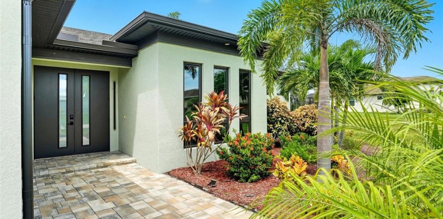 Casa en Cape Coral, Florida 3 dormitorios, 204.66 m2 № 1903721
