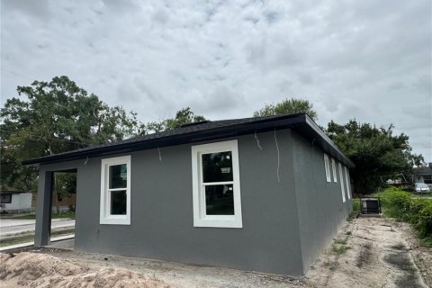 House in Orlando, Florida 5 bedrooms, 129.88 sq.m. № 2101626 - photo 3