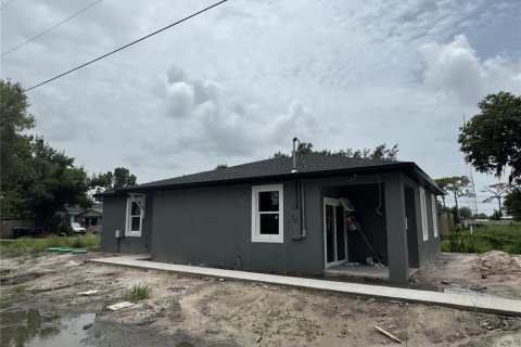 House in Orlando, Florida 5 bedrooms, 129.88 sq.m. № 2101626 - photo 4
