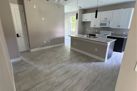 House in Orlando, Florida 5 bedrooms, 129.88 sq.m. № 2101626 - photo 14