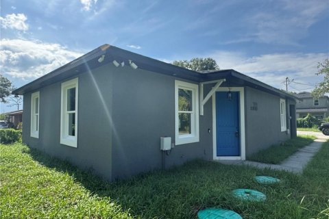 House in Orlando, Florida 5 bedrooms, 129.88 sq.m. № 2101626