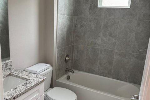 House in Orlando, Florida 5 bedrooms, 129.88 sq.m. № 2101626 - photo 6