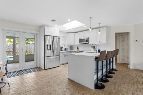 House in Pompano Beach, Florida 3 bedrooms, 141.12 sq.m. № 2260456 - photo 7