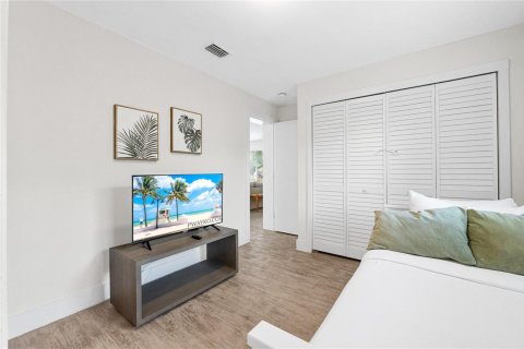 House in Pompano Beach, Florida 3 bedrooms, 141.12 sq.m. № 2260456 - photo 21