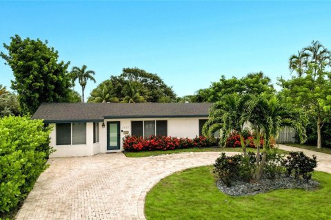 House in Pompano Beach, Florida 3 bedrooms, 141.12 sq.m. № 2260456