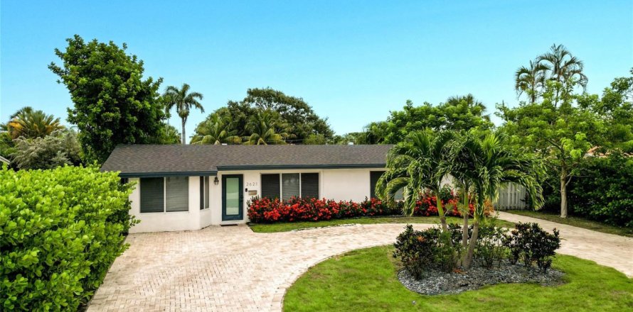 House in Pompano Beach, Florida 3 bedrooms, 141.12 sq.m. № 2260456