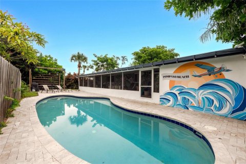 House in Pompano Beach, Florida 3 bedrooms, 141.12 sq.m. № 2260456 - photo 3