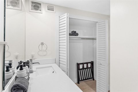 House in Pompano Beach, Florida 3 bedrooms, 141.12 sq.m. № 2260456 - photo 24