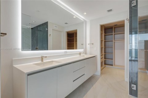 Condominio en alquiler en Miami, Florida, 3 dormitorios, 153.1 m2 № 2018124 - foto 30