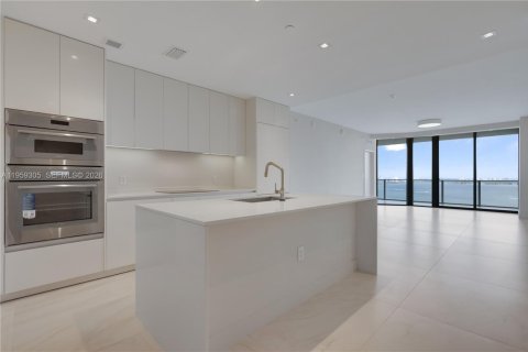 Condominio en alquiler en Miami, Florida, 3 dormitorios, 153.1 m2 № 2018124 - foto 23