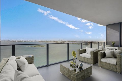 Condominio en alquiler en Miami, Florida, 3 dormitorios, 153.1 m2 № 2018124 - foto 3