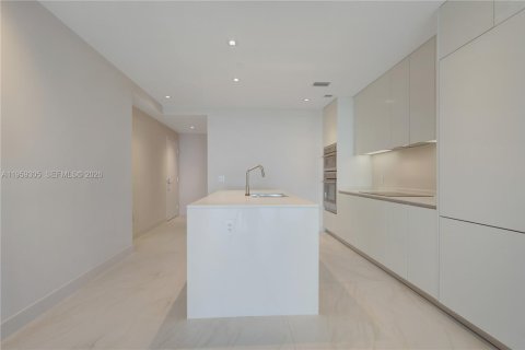 Condominio en alquiler en Miami, Florida, 3 dormitorios, 153.1 m2 № 2018124 - foto 25