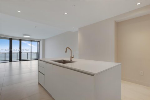 Condominio en alquiler en Miami, Florida, 3 dormitorios, 153.1 m2 № 2018124 - foto 24