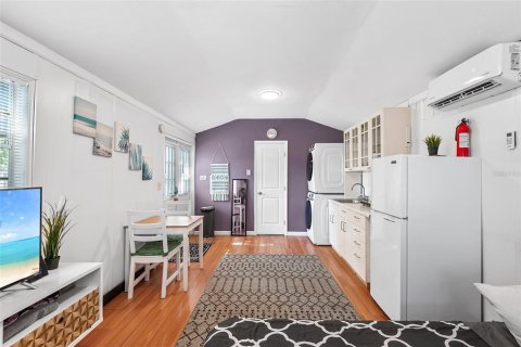 House in Saint Petersburg, Florida 4 bedrooms, 137.96 sq.m. № 1569300 - photo 29