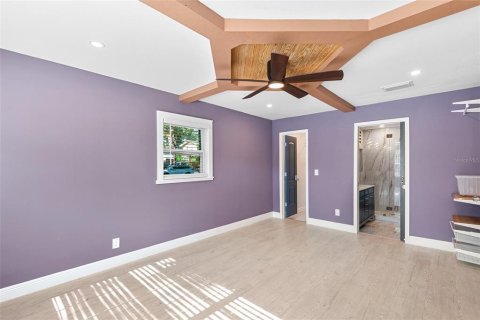 House in Saint Petersburg, Florida 4 bedrooms, 137.96 sq.m. № 1569300 - photo 15
