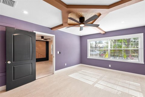 House in Saint Petersburg, Florida 4 bedrooms, 137.96 sq.m. № 1569300 - photo 14