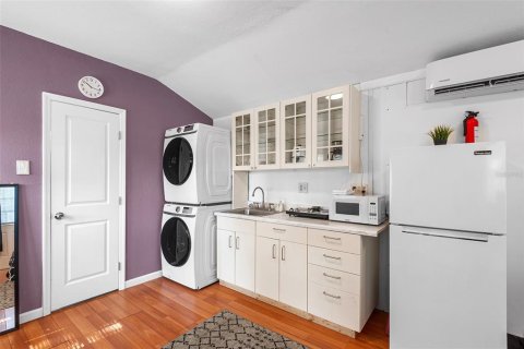 House in Saint Petersburg, Florida 4 bedrooms, 137.96 sq.m. № 1569300 - photo 30