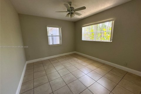 Villa ou maison à louer à Fort Lauderdale, Floride: 1 chambre, 74.32 m2 № 1879011 - photo 8