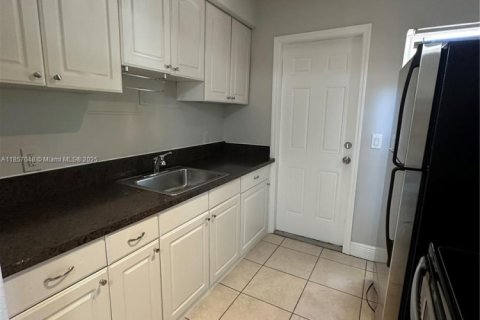 Villa ou maison à louer à Fort Lauderdale, Floride: 1 chambre, 74.32 m2 № 1879011 - photo 6