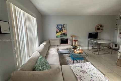 Villa ou maison à louer à Fort Lauderdale, Floride: 1 chambre, 74.32 m2 № 1879011 - photo 11
