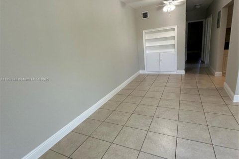 Villa ou maison à louer à Fort Lauderdale, Floride: 1 chambre, 74.32 m2 № 1879011 - photo 5