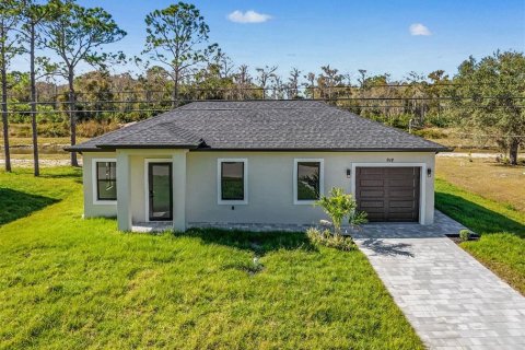 House in Lehigh Acres, Florida 3 bedrooms, 98.57 sq.m. № 2227960