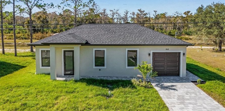 House in Lehigh Acres, Florida 3 bedrooms, 98.57 sq.m. № 2227960
