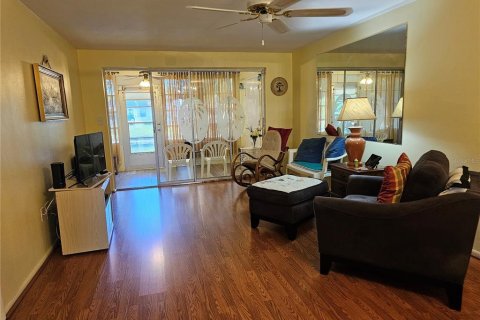 Condominio en venta en New Port Richey, Florida, 2 dormitorios, 82.5 m2 № 1652476 - foto 21