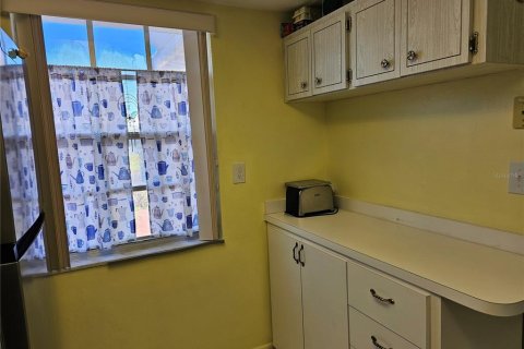 Купить кондоминиум в Нью-Порт-Ричи, Флорида 6 комнат, 82.5м2, № 1652476 - фото 15