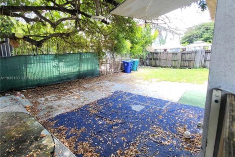 Apartamento en alquiler en Miami, Florida, 2 dormitorios, 142.42 m2 № 1991902 - foto 13