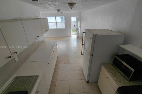 Apartamento en alquiler en Miami, Florida, 2 dormitorios, 142.42 m2 № 1991902 - foto 10
