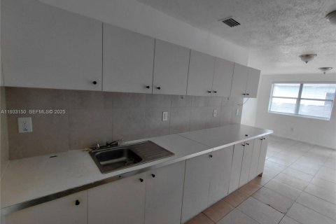 Apartamento en alquiler en Miami, Florida, 2 dormitorios, 142.42 m2 № 1991902 - foto 11