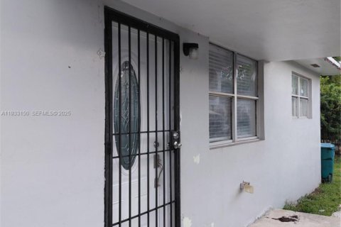 Apartamento en alquiler en Miami, Florida, 2 dormitorios, 142.42 m2 № 1991902 - foto 14