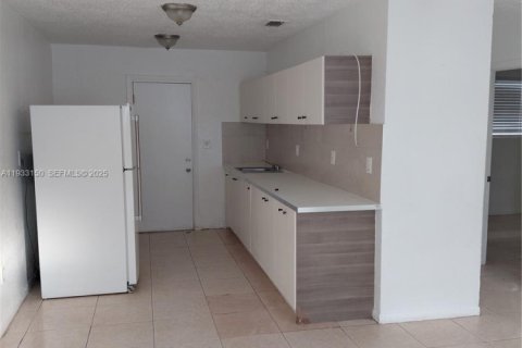Apartamento en alquiler en Miami, Florida, 2 dormitorios, 142.42 m2 № 1991902 - foto 15