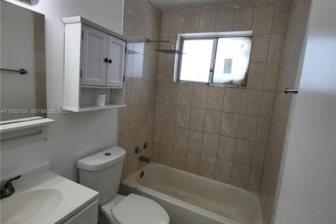 Apartamento en alquiler en Miami, Florida, 2 dormitorios, 142.42 m2 № 1991902 - foto 6