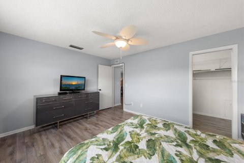 House in Clearwater, Florida 1 bedroom, 90.49 sq.m. № 2200297 - photo 13