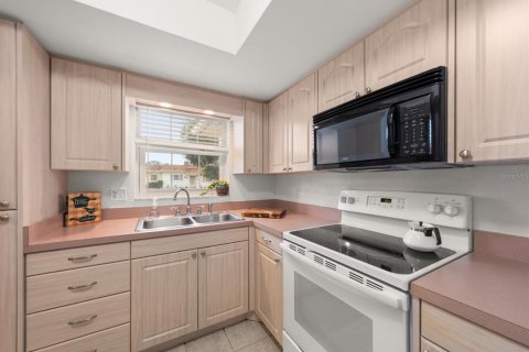 House in Clearwater, Florida 1 bedroom, 90.49 sq.m. № 2200297 - photo 5