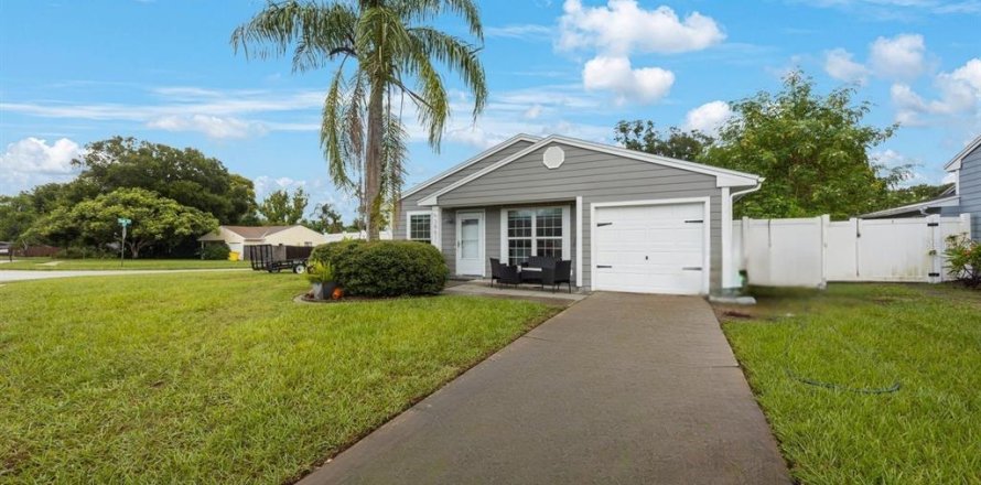 House in Palm Harbor, Florida 3 bedrooms, 96.15 sq.m. № 1885628