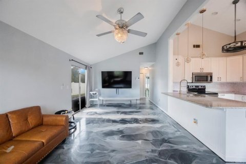House in Palm Harbor, Florida 3 bedrooms, 96.15 sq.m. № 1885628 - photo 6
