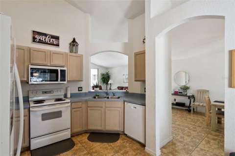 House in Davenport, Florida 4 bedrooms, 157.93 sq.m. № 2218016 - photo 19