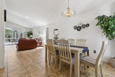 House in Davenport, Florida 4 bedrooms, 157.93 sq.m. № 2218016 - photo 6