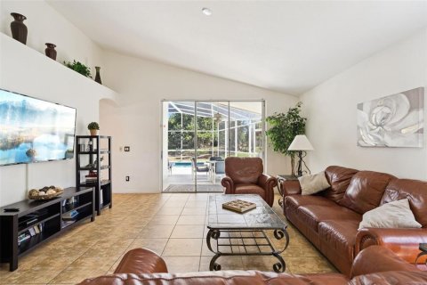 House in Davenport, Florida 4 bedrooms, 157.93 sq.m. № 2218016 - photo 10