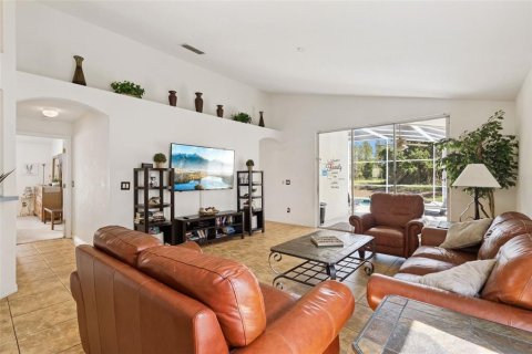 House in Davenport, Florida 4 bedrooms, 157.93 sq.m. № 2218016 - photo 9