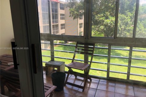 Condo in Davie, Florida, 2 bedrooms  № 1983552 - photo 14